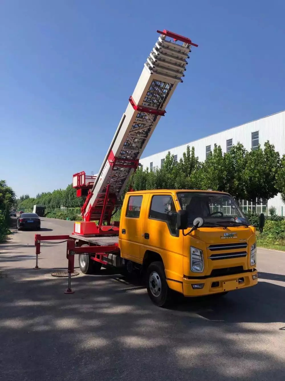 邓州附近的云梯车出租服务：轻松解决高空作业需求